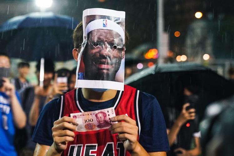 Hong Kong protestor using Le Bron's face as a mask to confuse facial recognition...