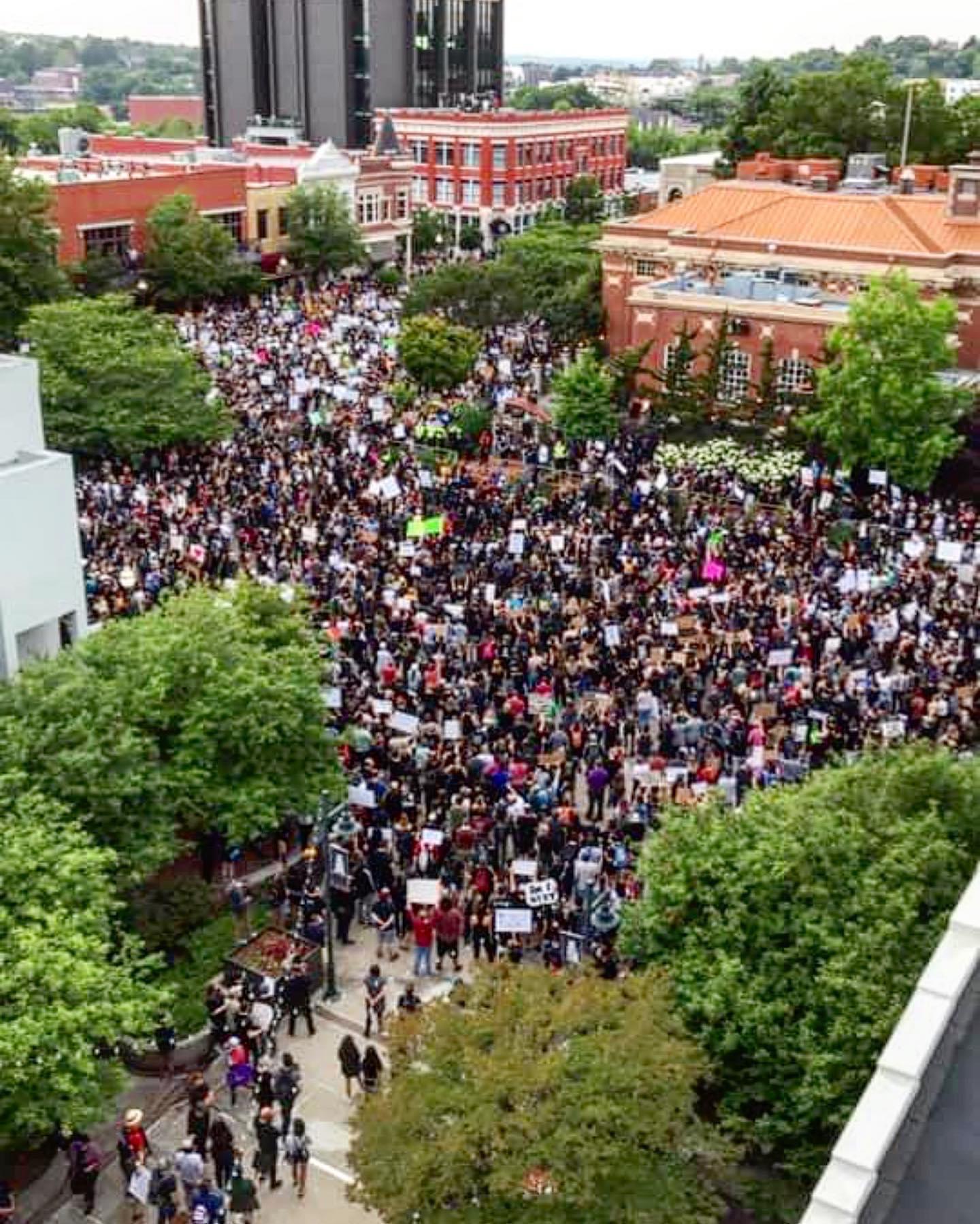 Fayetteville, Arkansas. 4,000 head. No tear gas. No rubber bullets. No arrests