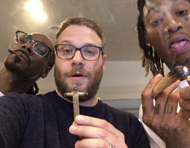 Seth Rogan, Snoop Dogg, and Wiz Khalifa are practicing social distancing together today.