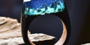 Winter carving inside a wooden ring