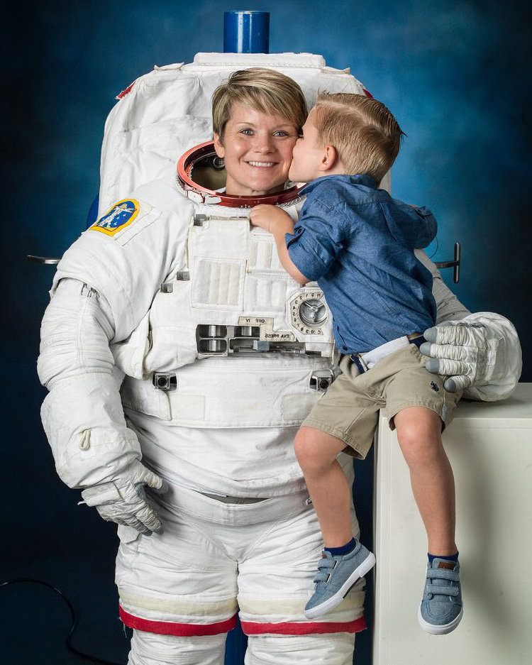 NASA astronaut Anne McClain brought her 4-year-old son to a spacesuit photo shoot.