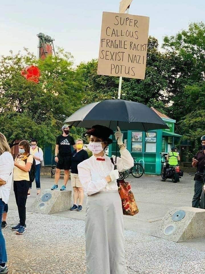 Mary Poppins cosplay is period correct...