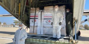 Egyptian military aircraft filled with with health aid has just landed in Italy. ‘From Egypt to Italy, with love’ is written on the packages.