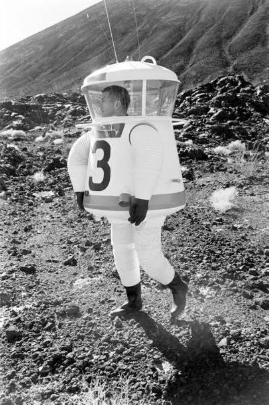 Experimental space suits for Apollo moon missions were goofy AF.