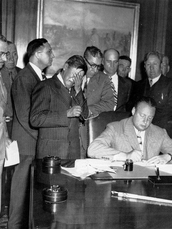 A weeping George Gillette in 1940, witnessing the forced sale of 155,000 acres of land for the Garrison Dam and Reservoir, dislocating more than 900 Native American families