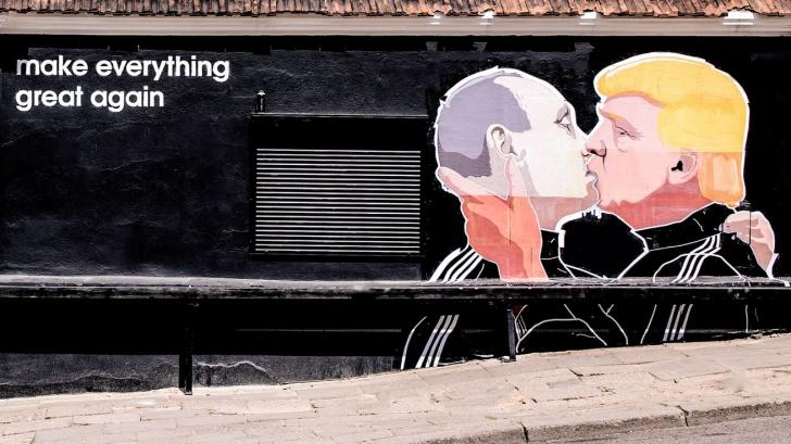 "make everything great again" wallpainting in Lithuania.