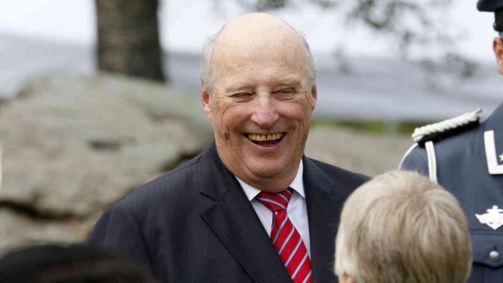 On May 9th King Harald V of Norway is giving away ice cream to everyone who shows up for his 80th birthday party at the royal palace in Oslo.