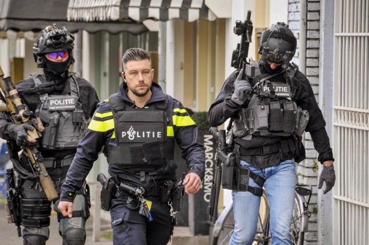 Ridiculously photogenic Dutch cop