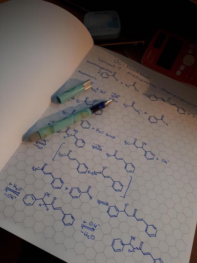 This hexagonal graph paper for organic chemistry