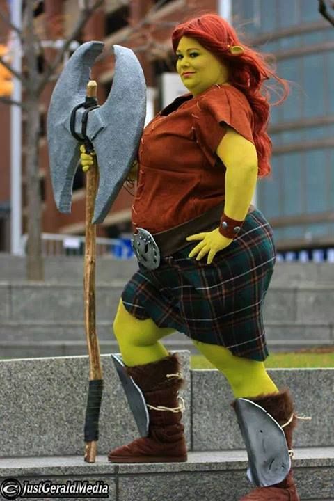 Fiona cosplay.