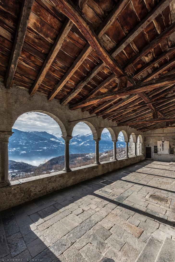 This balcony near the Alps, Italy has the most beautiful wood.