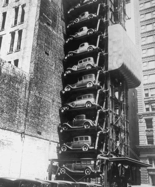 Car parking in New York, in 1930.