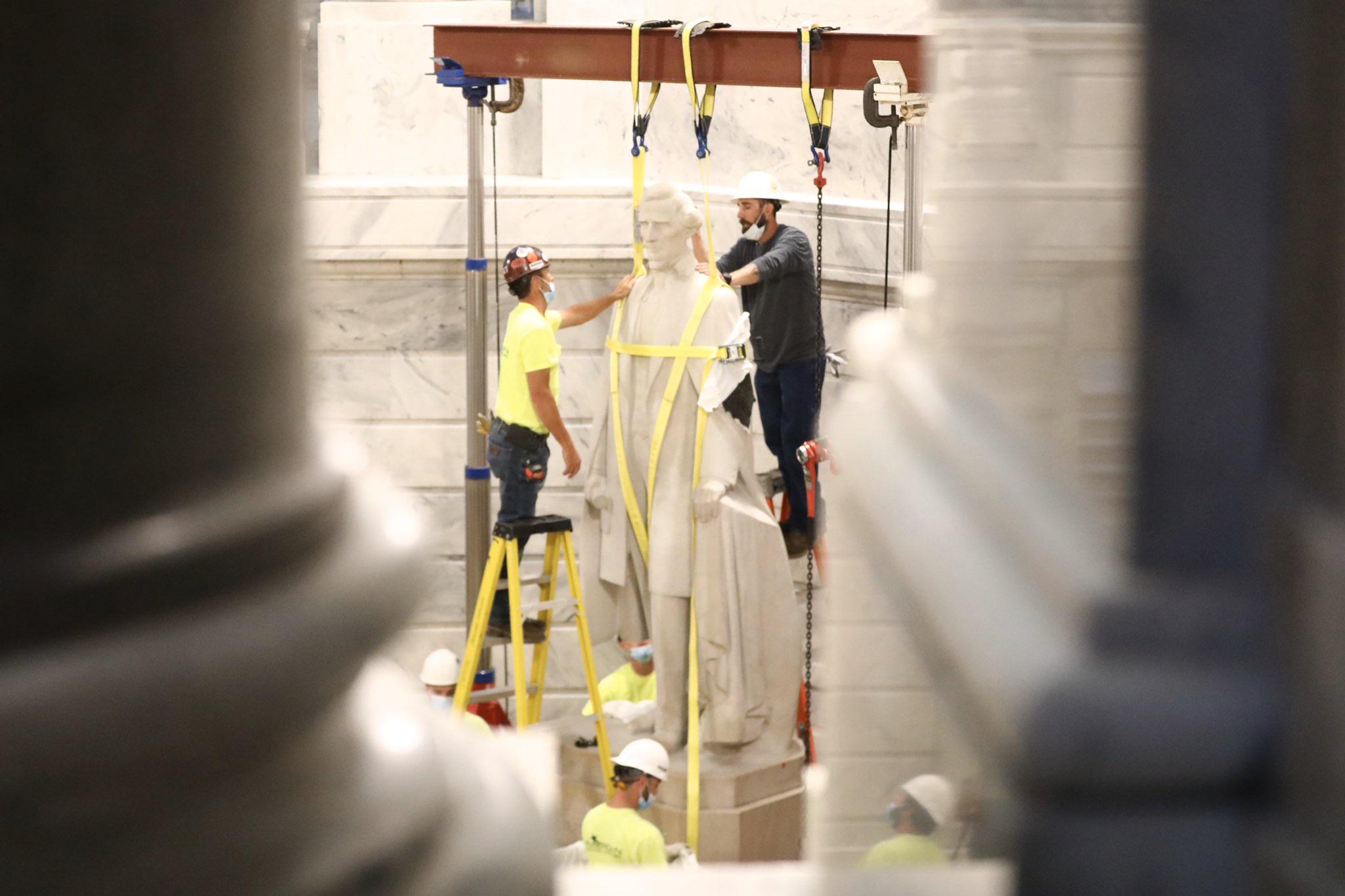 Statue of Confederate President Jefferson Davis being removed in Kentucky