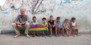 Anthony Bourdain with children in Ghaza