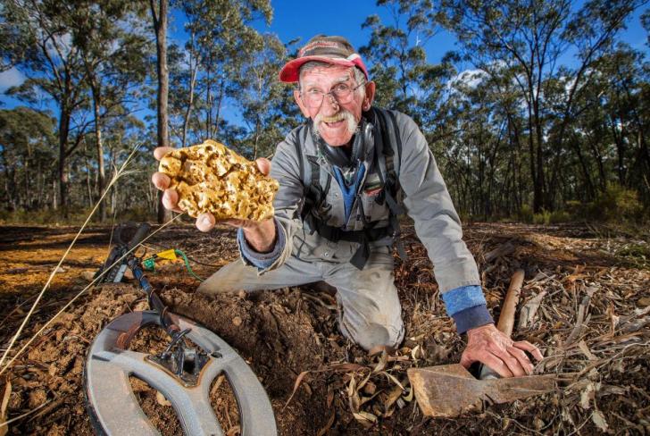 68-year-old prospector finds massive gold nugget worth $222,500 in Australia