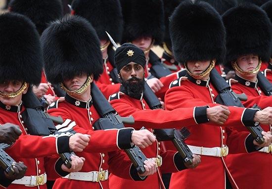 First soldier to wear turban instead of bearskin hat, UK