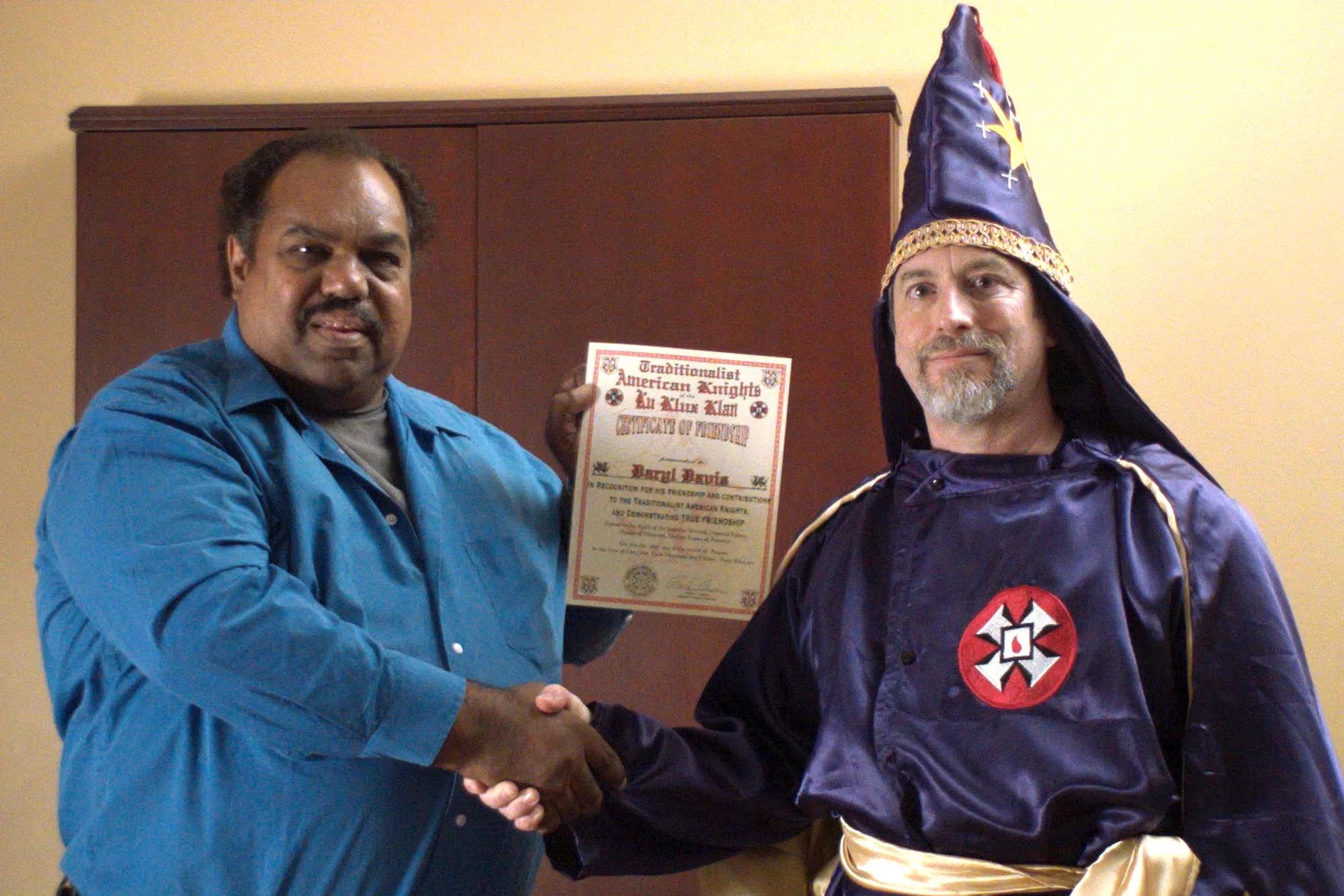 Daryl Davis Convinced Over 200 Ku Klux Klan Members To Give Up Their Robes