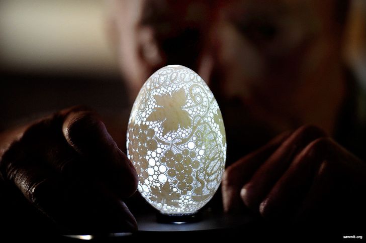 Eggshell with more than 2,000 holes drilled in it, Franc Grom