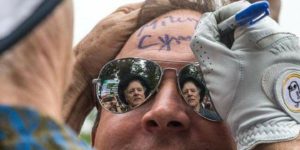 A golf fan asks Bill Murray to please autograph his forehead