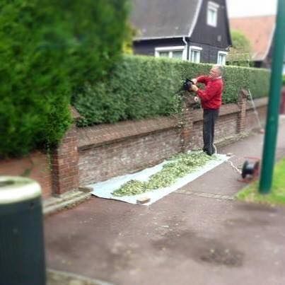 Neighbor rolls a phat J right on the sidewalk