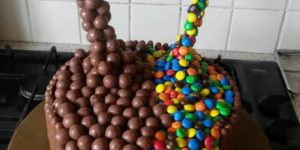 Anti-gravity candy cake