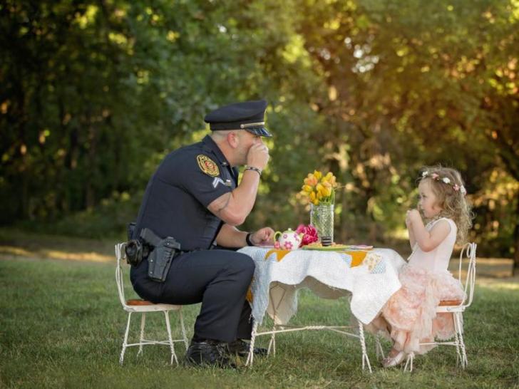 2 year old throws tea party for police officer who saved her life