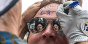 A fan asked Bill Murray to sign his Forehead , he responded beautifully.