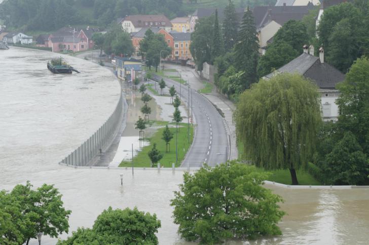 Mobile floodwall in Austria doing its job.