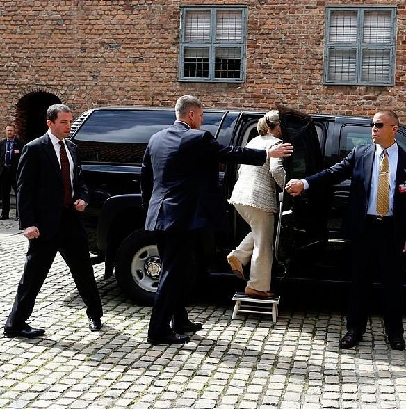 Hillary Clinton using a footstool to enter her car