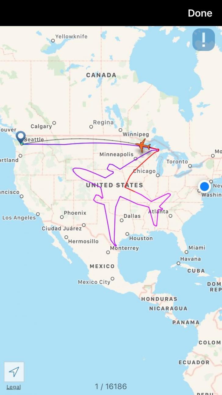 Boeing 787-8 draws itself on a test flight