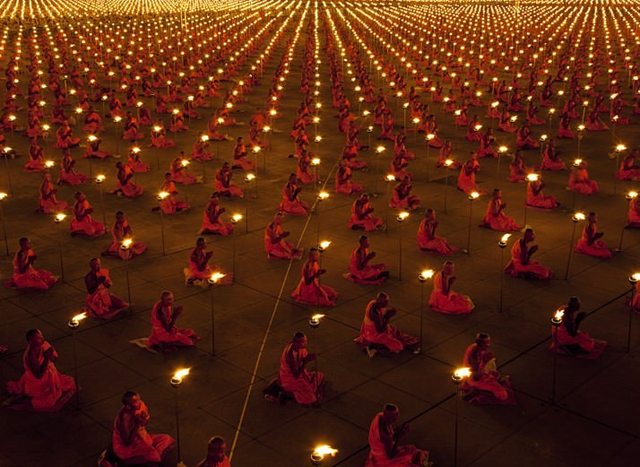 A hundred thousand monks in meditation for a better world.