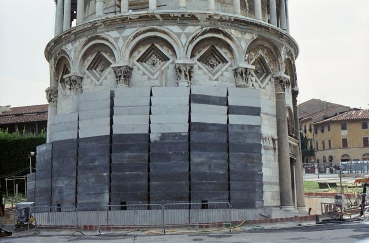 800 tons of lead blocks to stabilize the Leaning Tower of Pisa