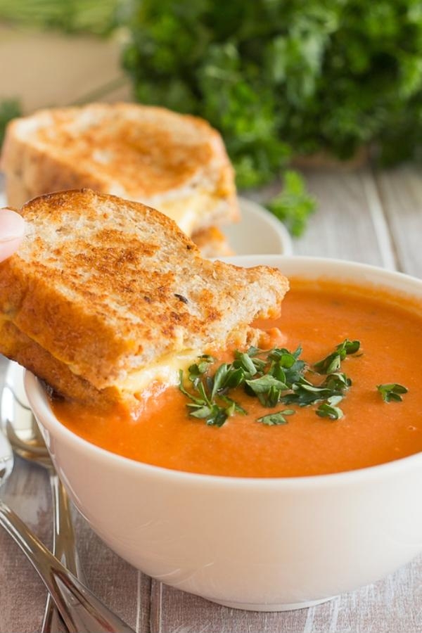 Soup and cheesy sammich break.