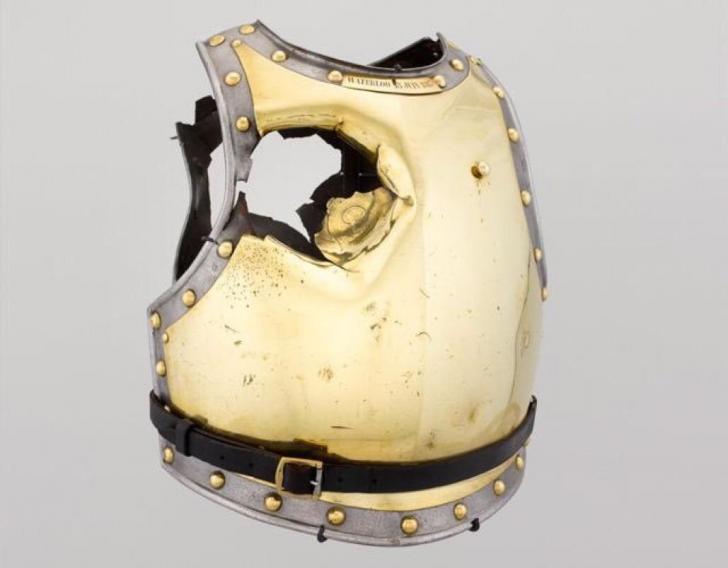 Armor of a cuirasse du carabinier holed by a cannonball at the battle of Waterloo