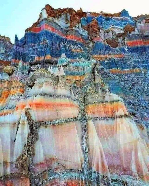 Adding 'visit salt mountain in pakistan' to my bucket list.