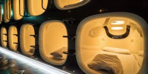 Sleep+Pods+in+a+Japanese+capsule+hotel.