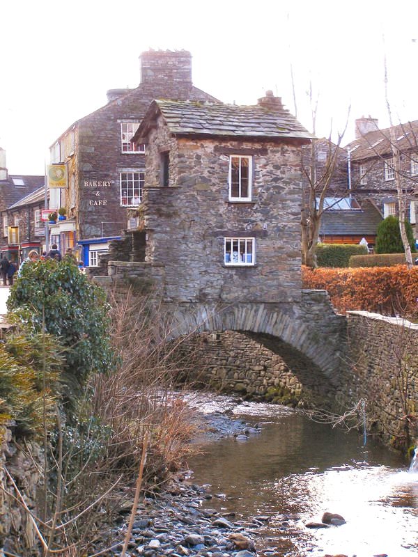 TÐ°x avoidance in the 17th century built on a river between two jurisdictions.