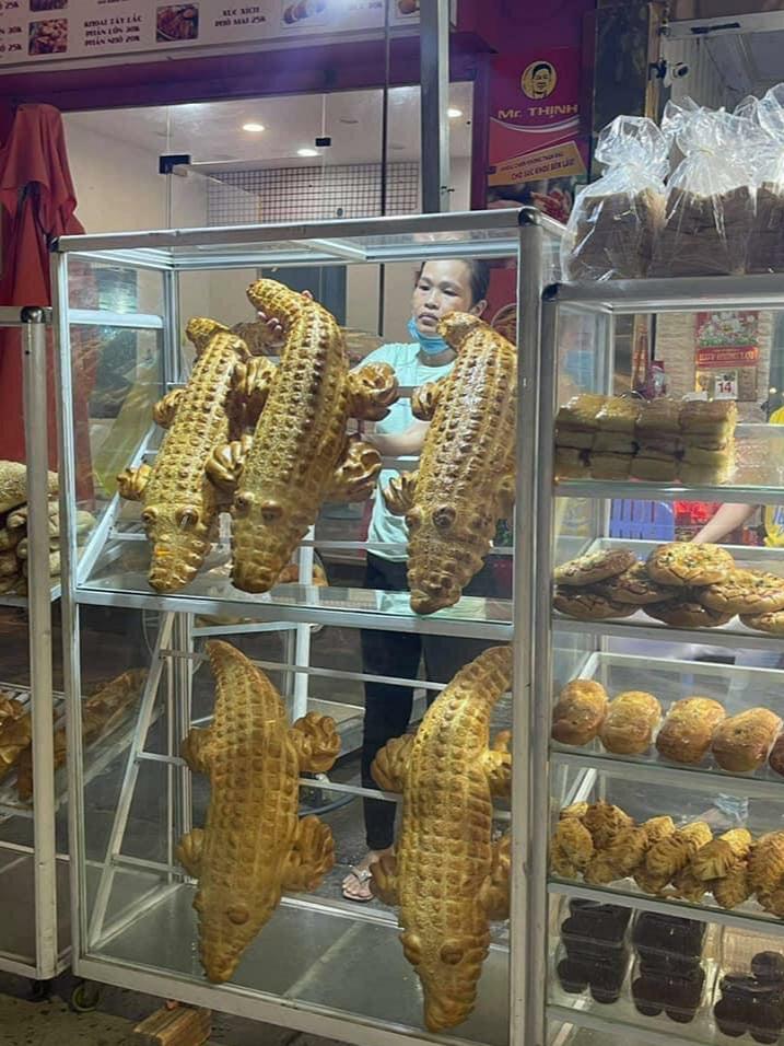 è¶Šå— bakery makes crocodile breadstuffs.