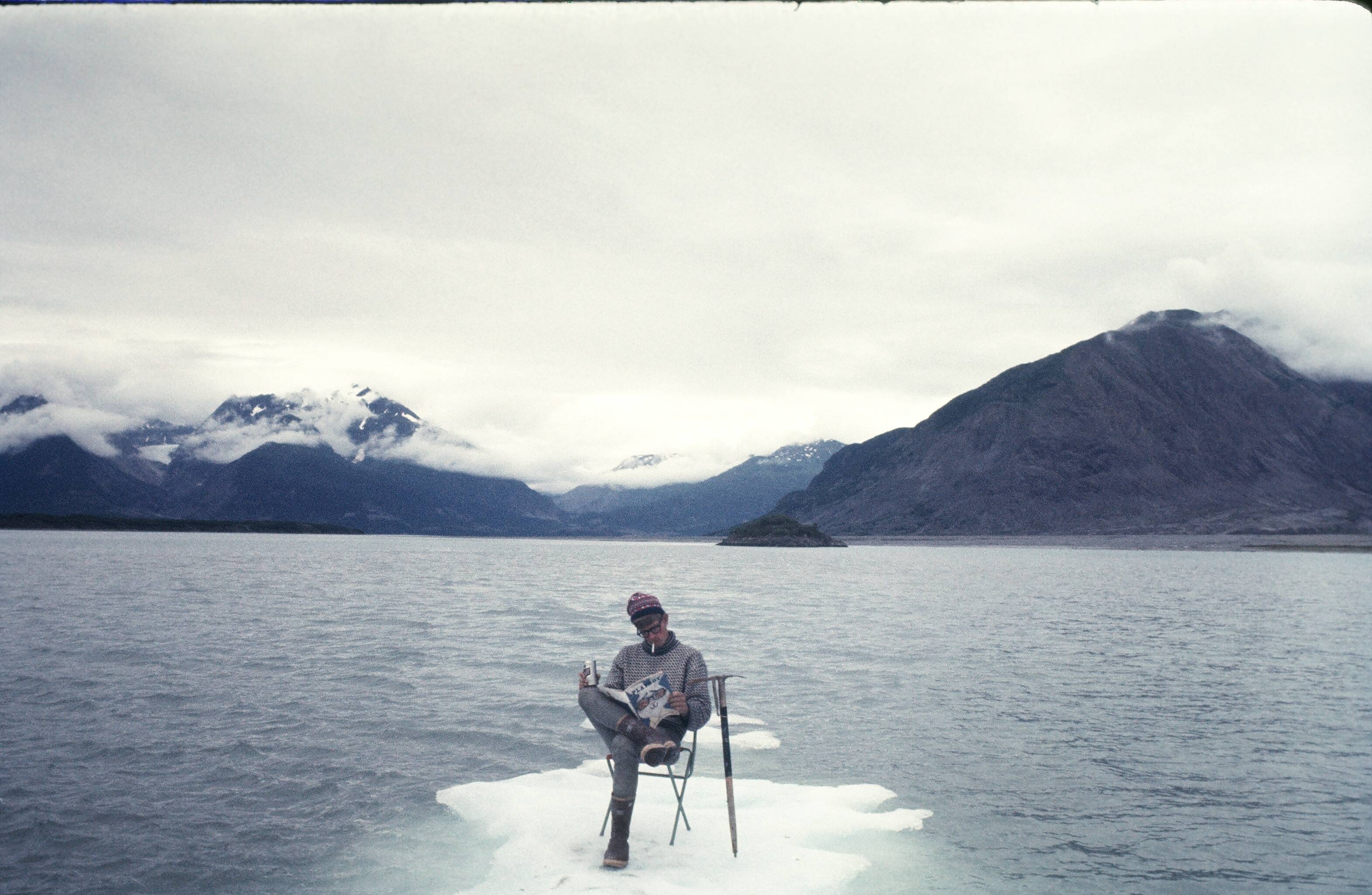 70's Geology student abandoned on the ice.