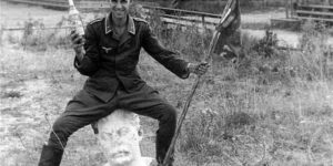 Having a rest atop Stalin’s head, circa 1942
