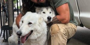 Jason Momoa hugging some dire wolves.