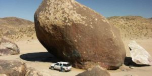 The largest freestanding boulder on Earth