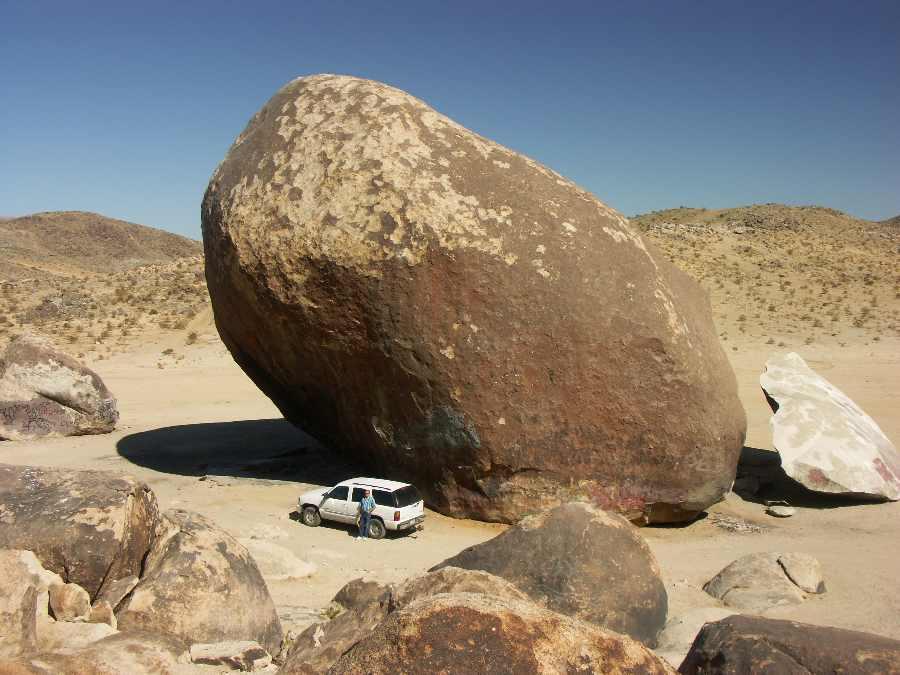 The largest freestanding boulder on Earth