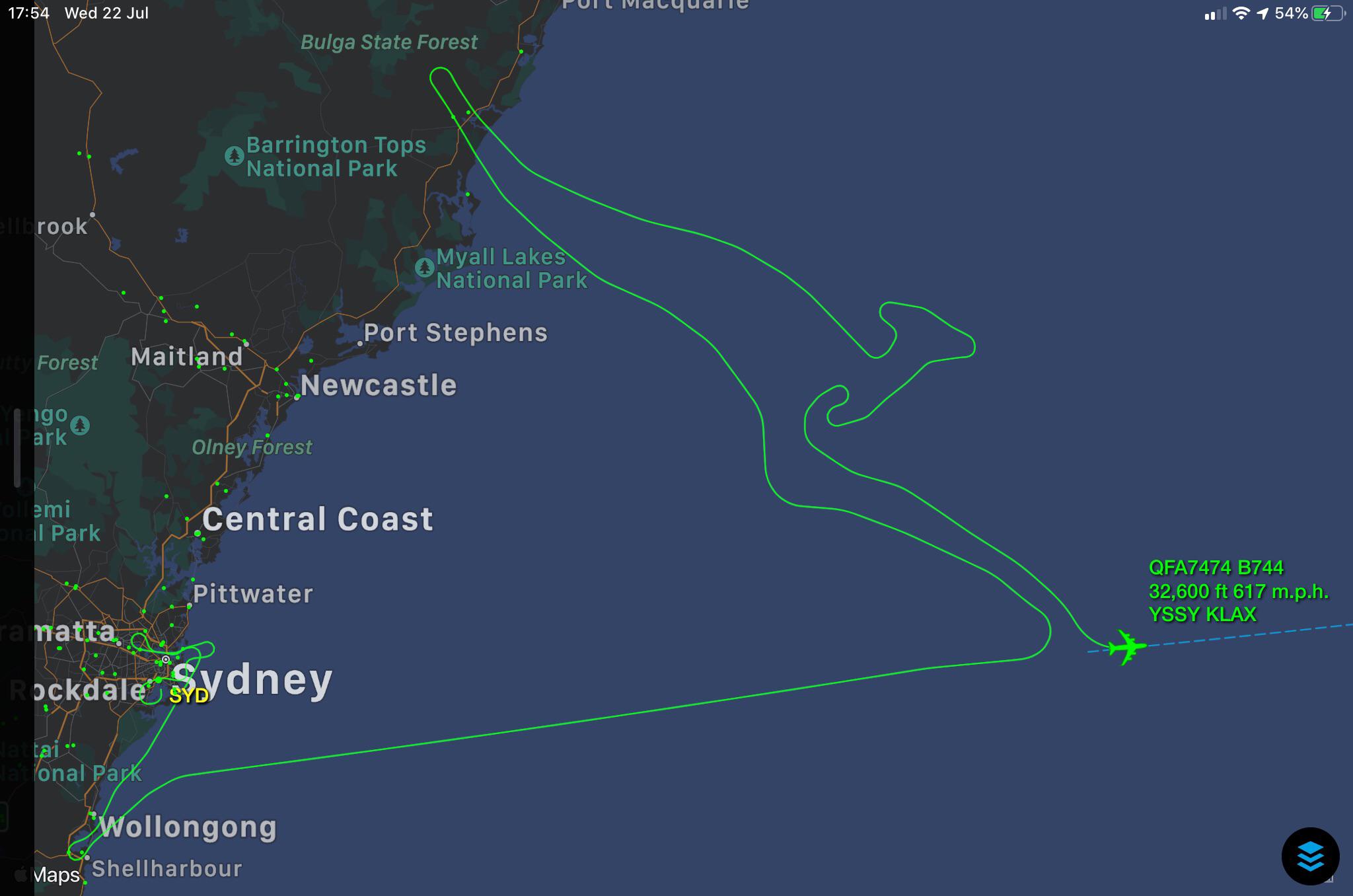 The last Qantas 747 flight draws its Patronus before it retired from duty.