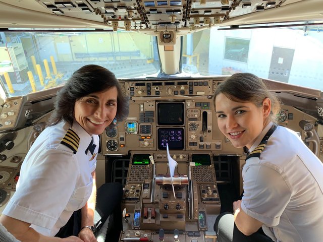 This Delta flight was piloted by a mother and daughter flight crew.