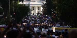 He+finally+has+a+crowd+as+big+as+Obama%26%238217%3Bs+inauguration%21