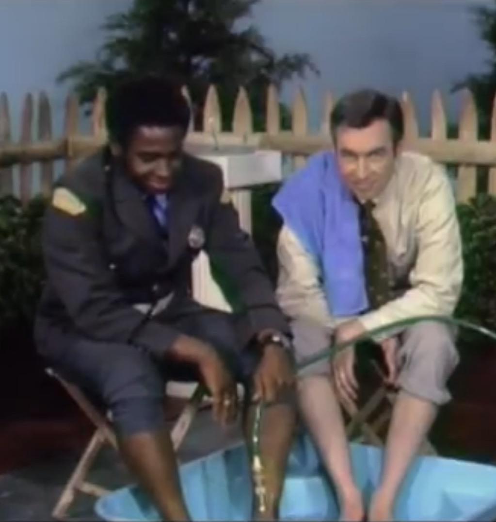  Mr. Rogers' face: Y'all ain't ready for this kind of unity... 