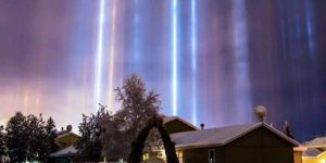 Natural light pillars (cast by aliens) in Alaska