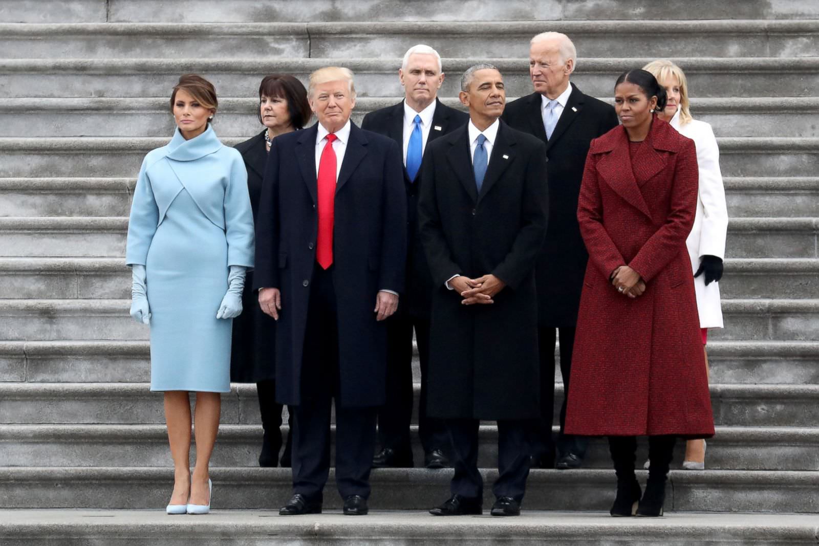 PICTURE OF OUR 6'1'' FORMER PRESIDENT NEXT TO OUR 6'3'' CURRENT PRESIDENT