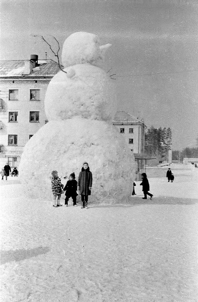 Snowman on a Soviet scale, circles 1962. 